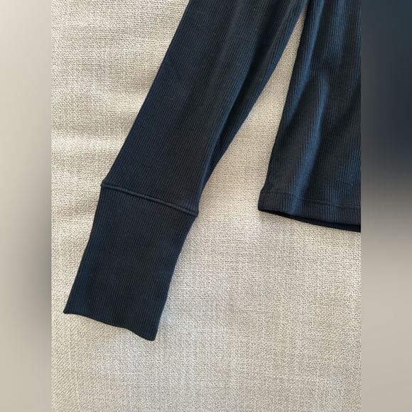 NWT SO Long Sleeved Black Ribbed Henley Tee. Size Medium. - Picture 5 of 6